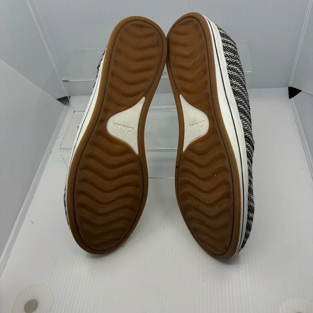 Clarks Cloudsteppers Black and White Slip-On Flats 9M